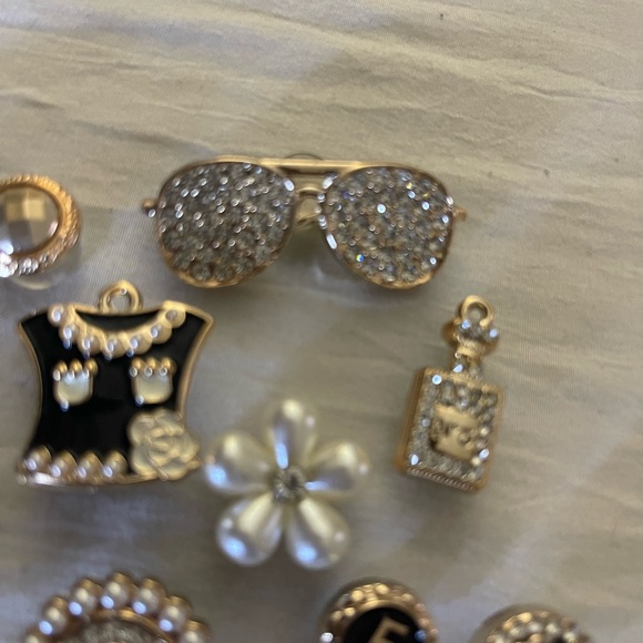 (10)Designer Inspired Croc Pendants - Picture 4 of 7